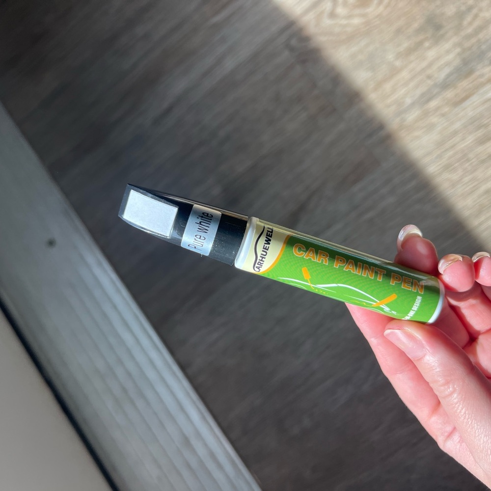 Car Paint Pen in Pure White